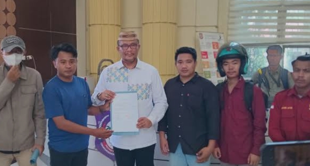 Masyarakat Gorontalo , Tuntut Marten Basaur Ditangkap!